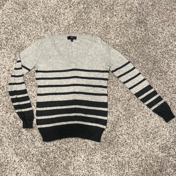 Mossimo sweater - Picture 1 of 2